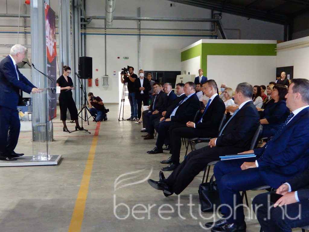 Szijjártó Péter látogatása a Mezei Vill-nél 28